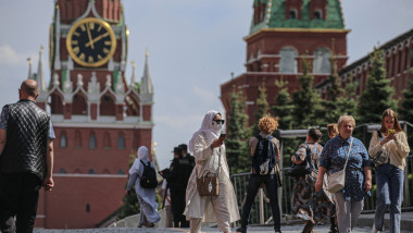 oameni in piata rosie din moscova
