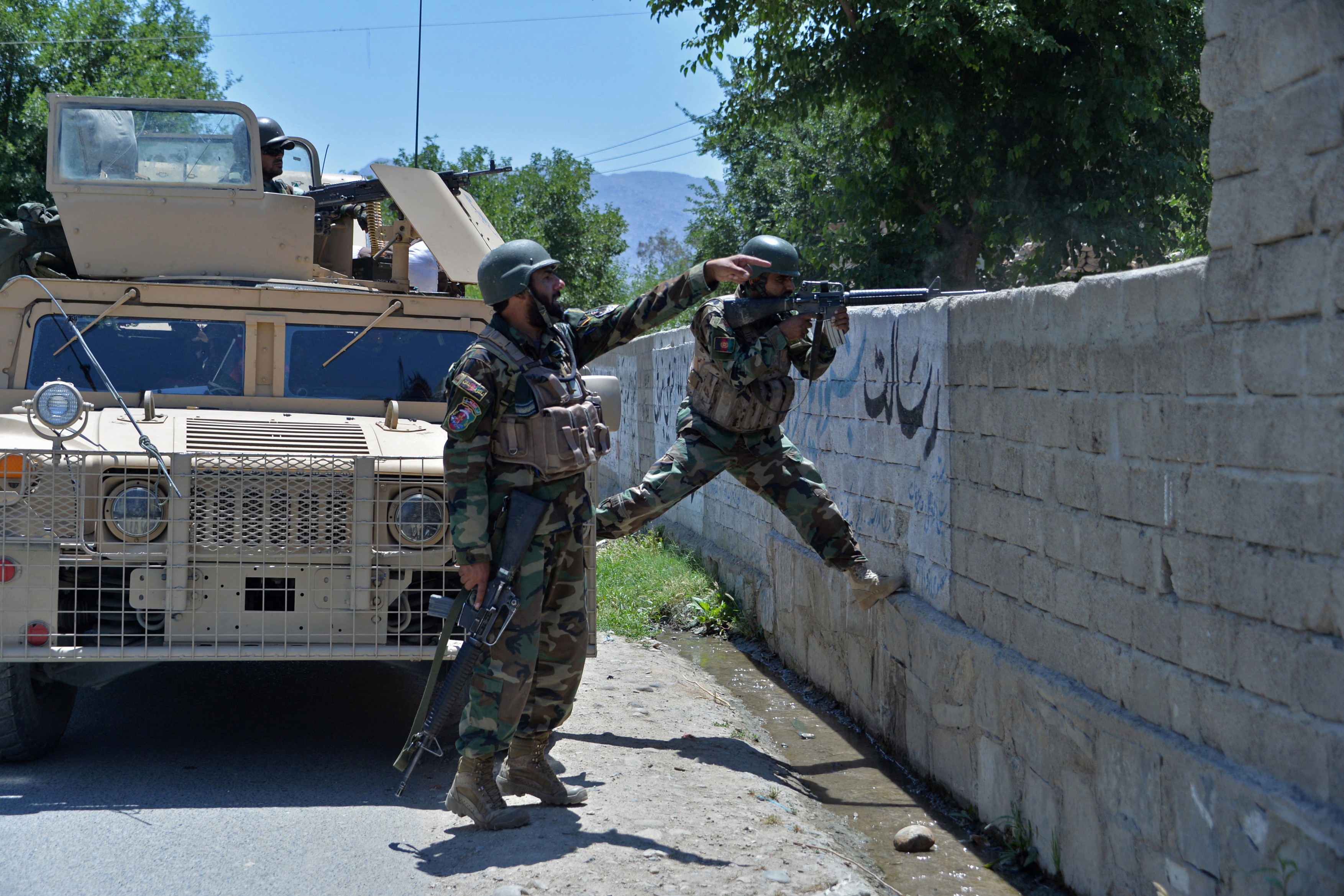 Talibanii au cucerit două noi districte în Afganistan