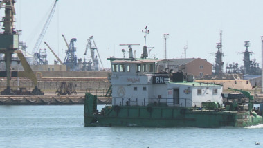 nava in portul constanta