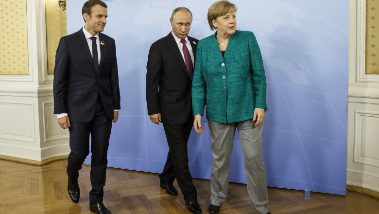 Liderii europeni, Merkel și Macron, alături de Vladimir Putin.