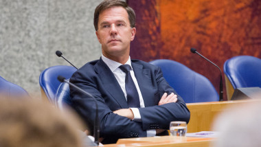 Mark Rutte participă la o ședință în parlamentul olandez.