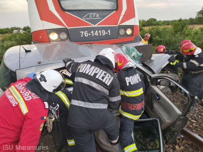 accident tren masina isu maramures 1