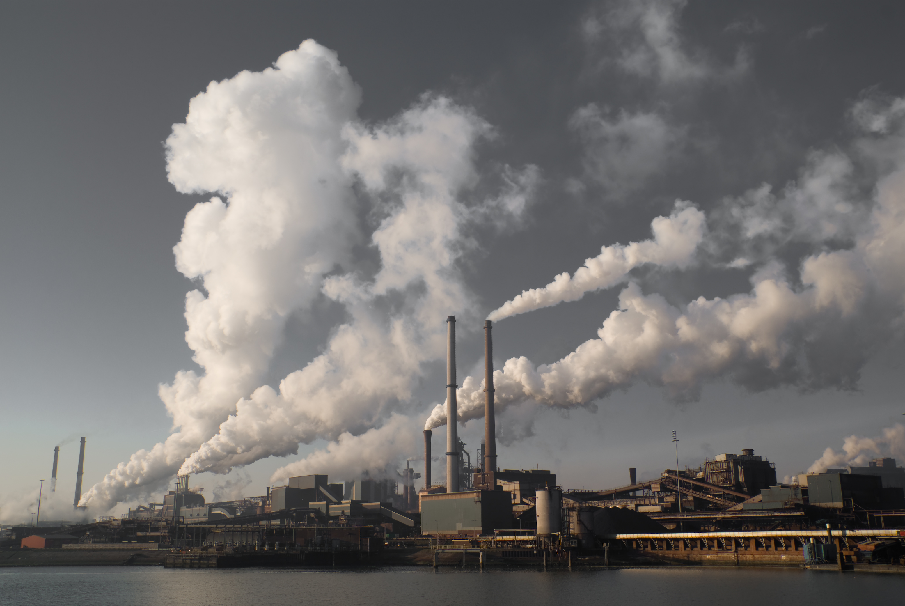 România și alte cinci state UE cer înghețarea certificatelor gratuite de CO2. Companiile se tem de relocări în afara UE