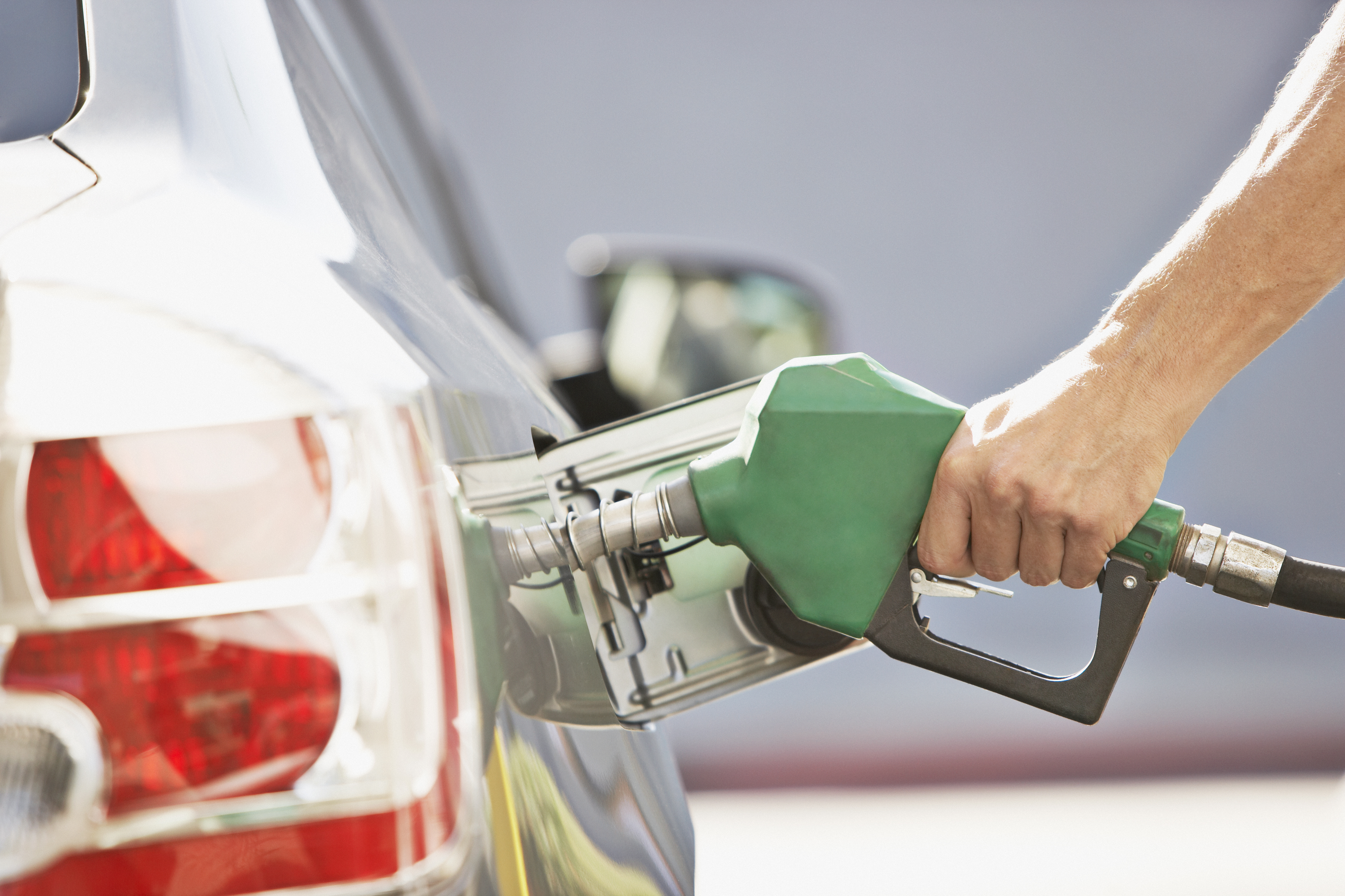 Prețurile la benzină și motorină au crescut cu peste 40% în ultimele 12 luni