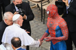 papa-francisc-spiderman (3)