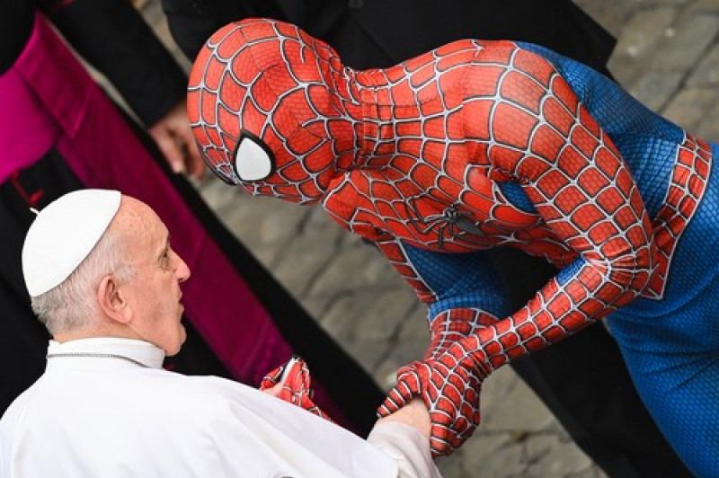 papa-francisc-spiderman (4)