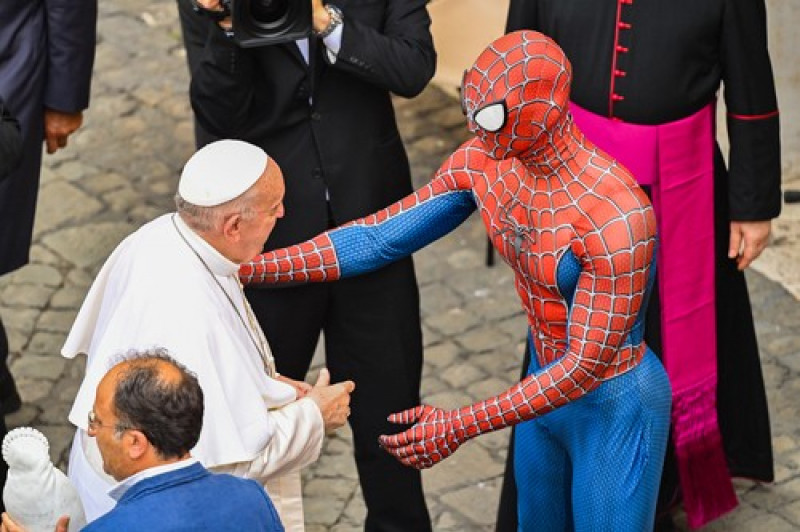 papa-francisc-spiderman (5)