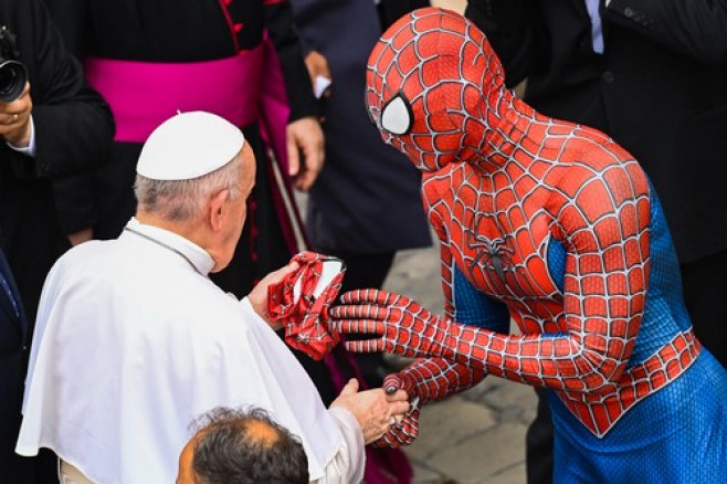 papa-francisc-spiderman (6)