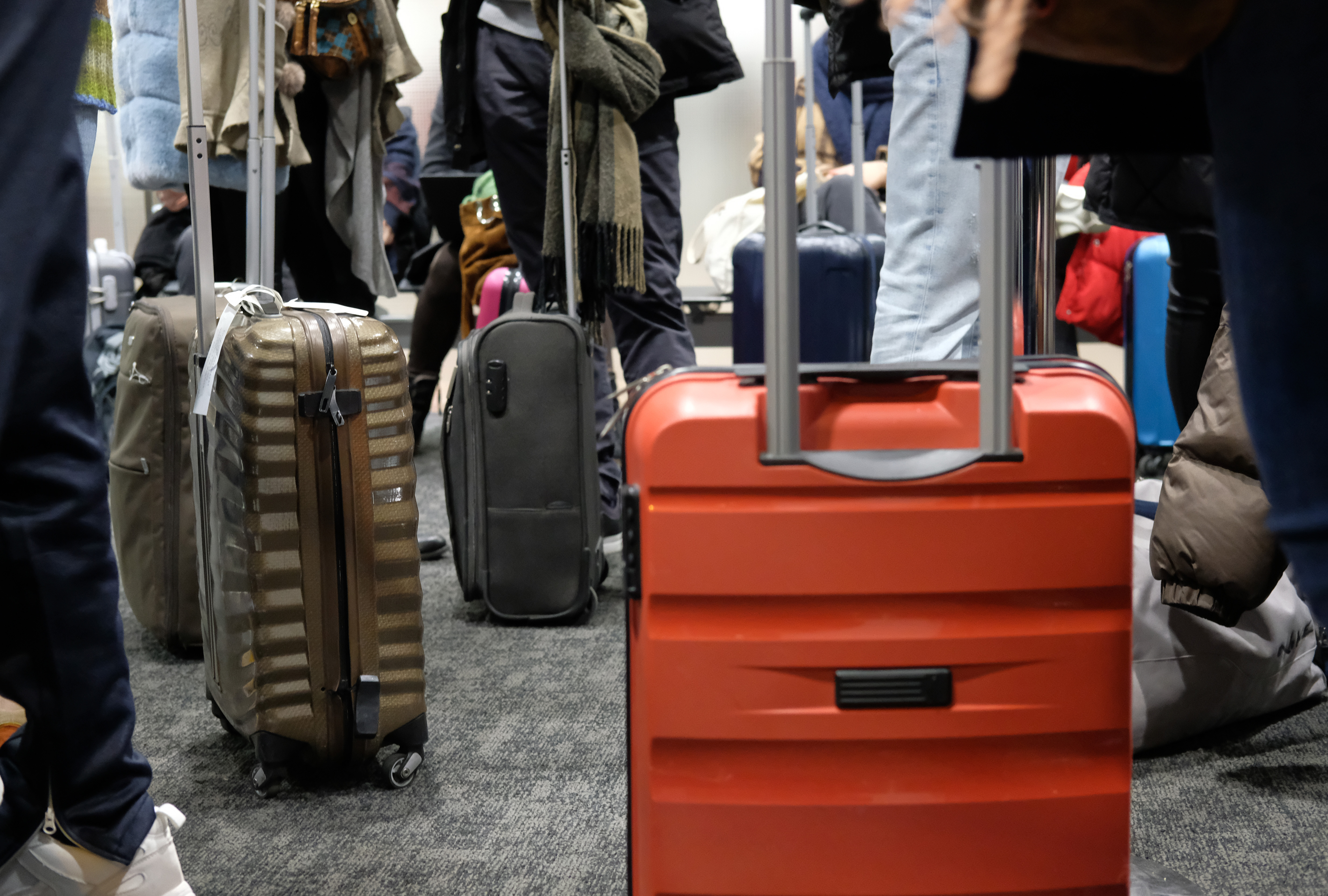 Pasagerii care ajung pe Aeroportul Otopeni ar putea aștepta mai mult pentru recuperarea bagajelor de cală