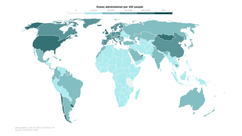 hartă colorată cu procentul de vaccinare al țărilor de pe glob