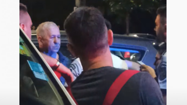 George Mihăiță lângă un polițist de la circulație.