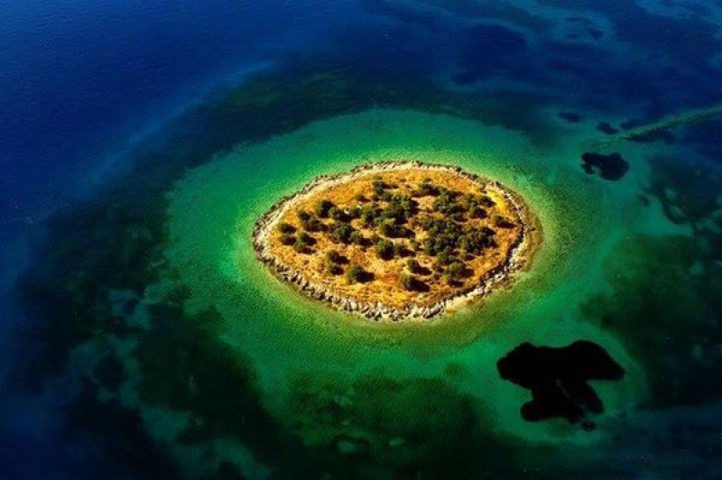 Νησί του Αγίου Ιωάννη Αθανασίου, Ελλάδα