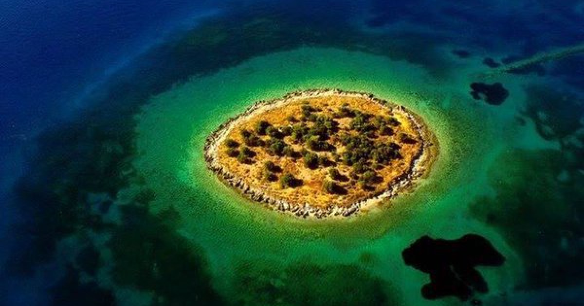 Ιδιωτικά νησιά προς πώληση στην Ελλάδα.  Από πού ξεκινούν οι τιμές και τι προϋποθέσεις τίθενται για τους αγοραστές