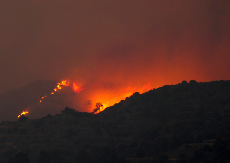 Huge fires over Cyprus mountains
