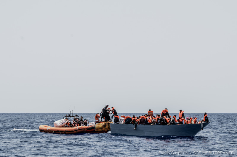 refuțiați salvați pe coasta malteză - Ocean Viking