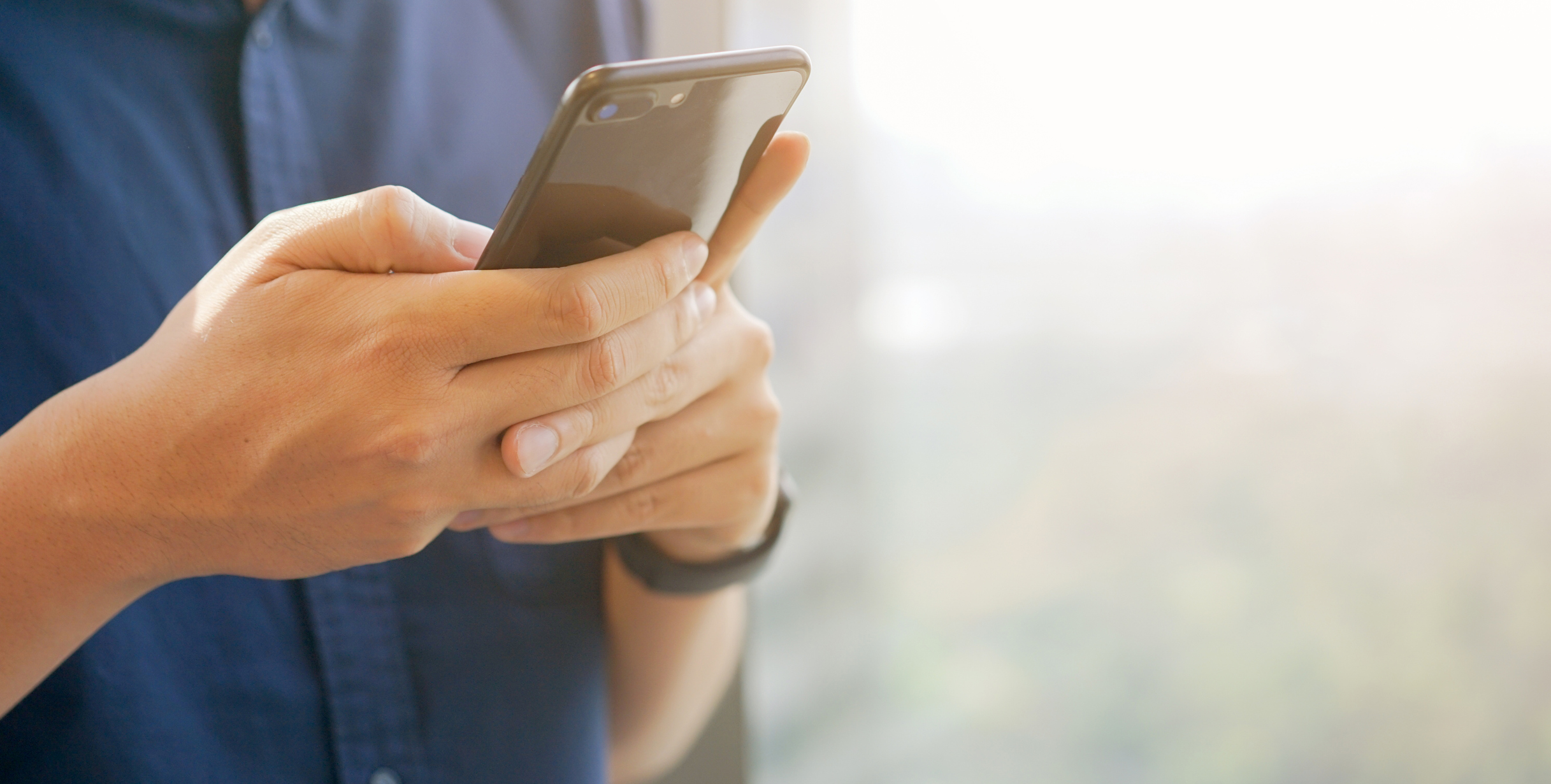 Telefoanele vândute în Rusia din septembrie vor avea instalată obligatoriu o aplicație de mesagerie controlată de guvern
