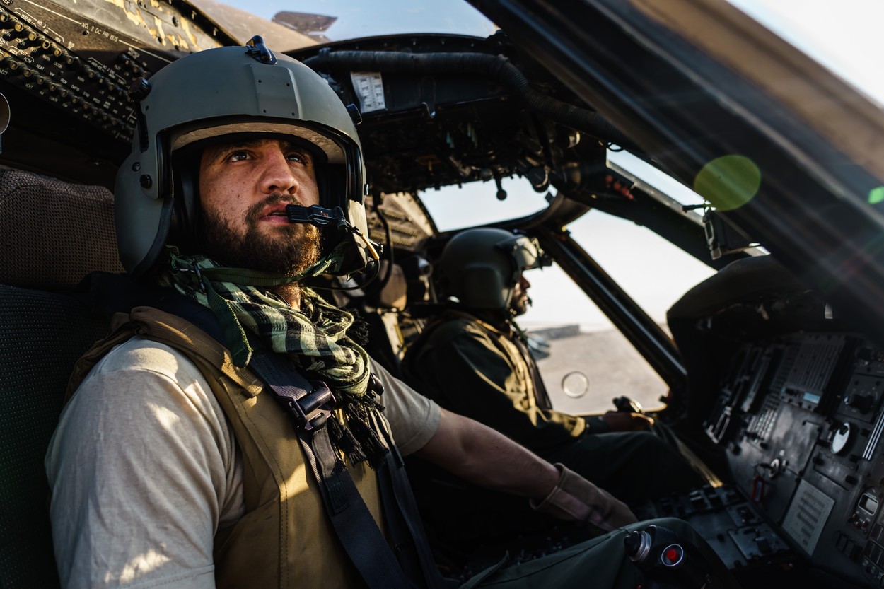 Ultimii foști piloți militari afgani, refugiați în Tadjikistan de teama talibanilor, au reușit să plece spre SUA