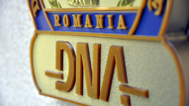 O inspectoare antifraudă a fost prinsă în flagrant în timp ce lua mită 100.000 de euro
