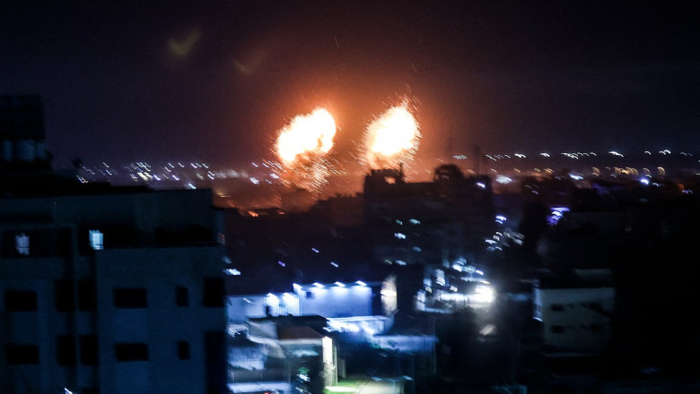 Lovituri israeliene în Gaza, în ripostă la lansări de baloane incendiare.