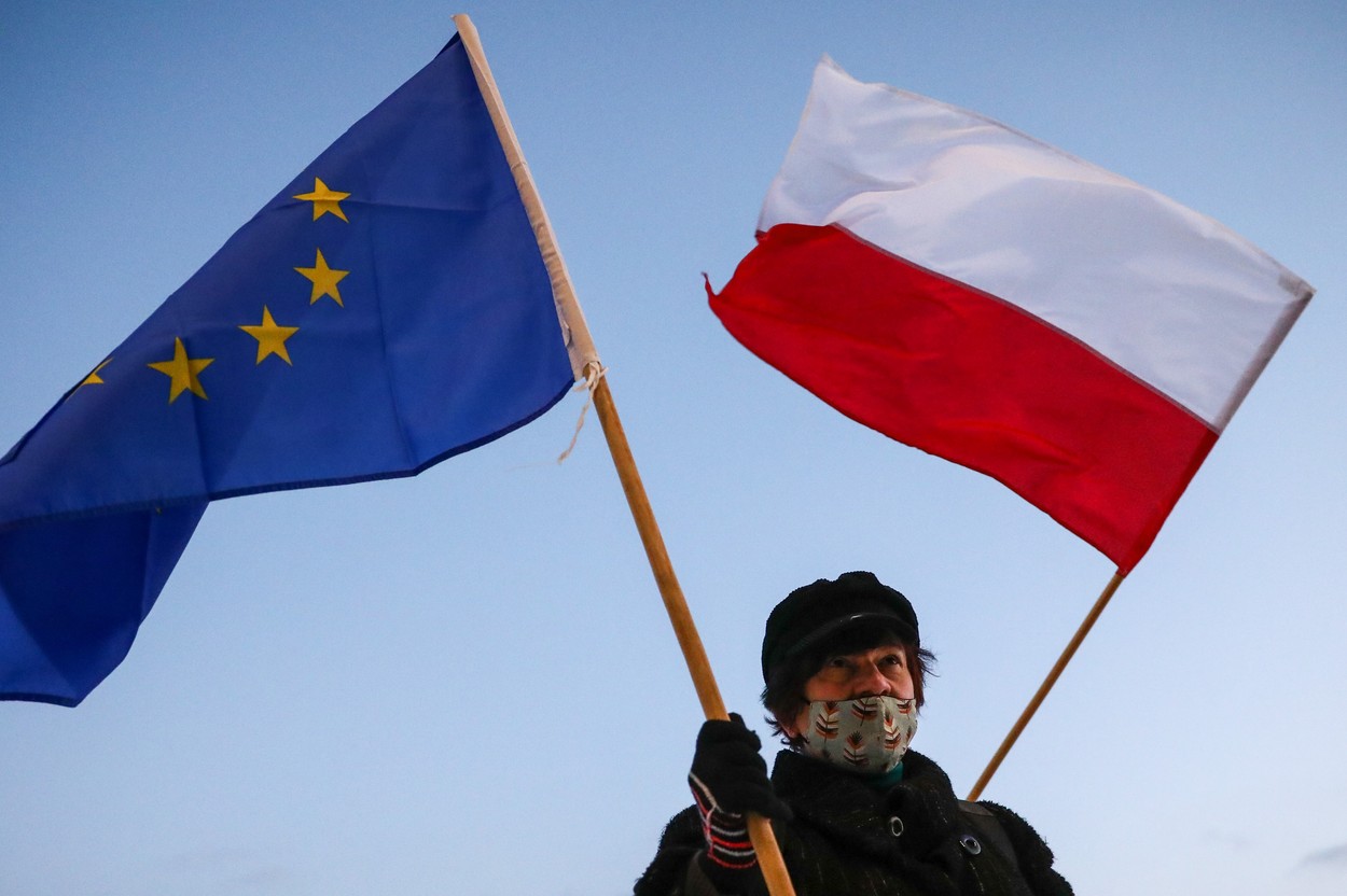 Polonia modifică reformele controversate din justiție și cere UE să-i deblocheze PNRR-ul