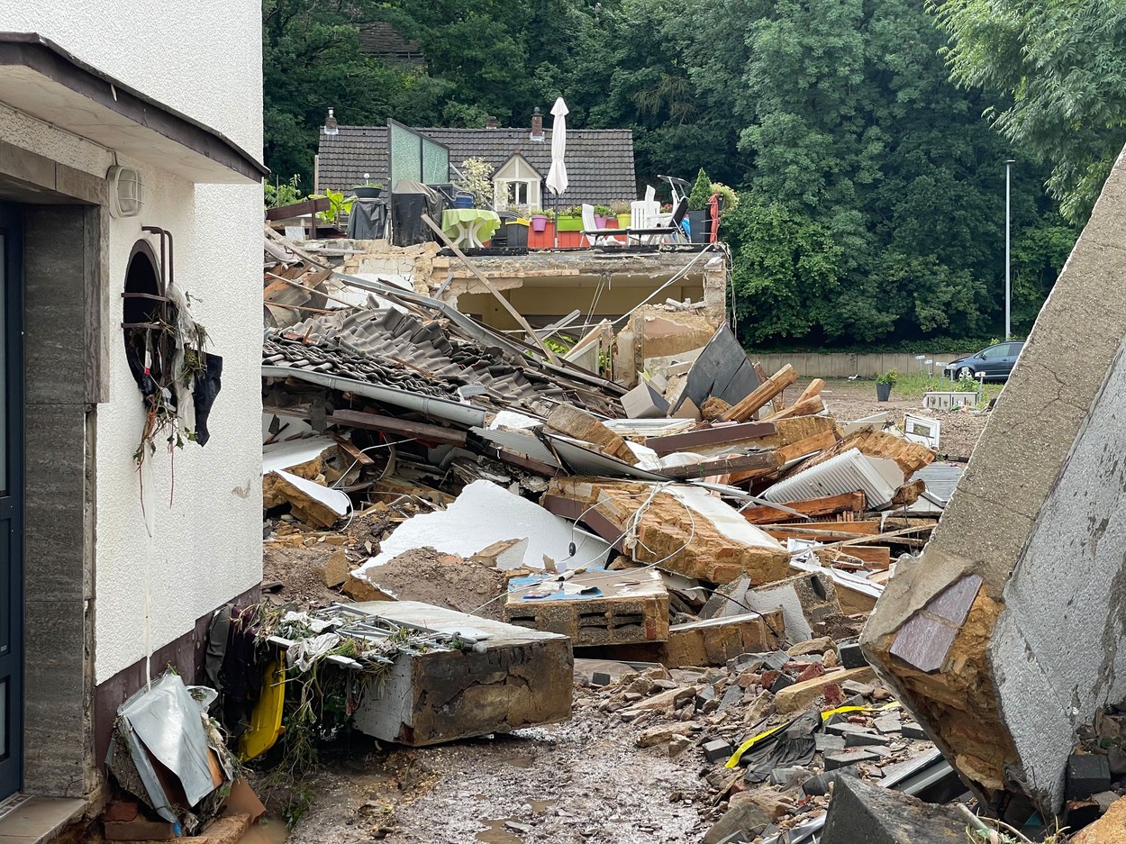 Inundații catastrofale în Germania: Cel puțin 80 de morți și sute