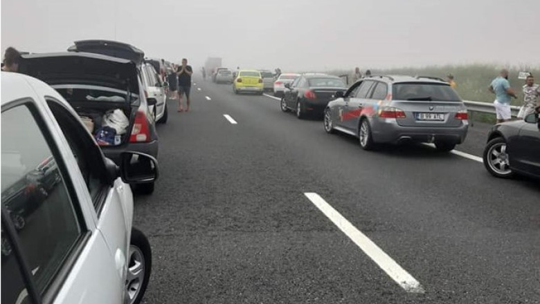 Carambol cu 6 mașini pe Autostrada Soarelui. Trei persoane au fost rănite. Trafic infernal pe drumul spre mare