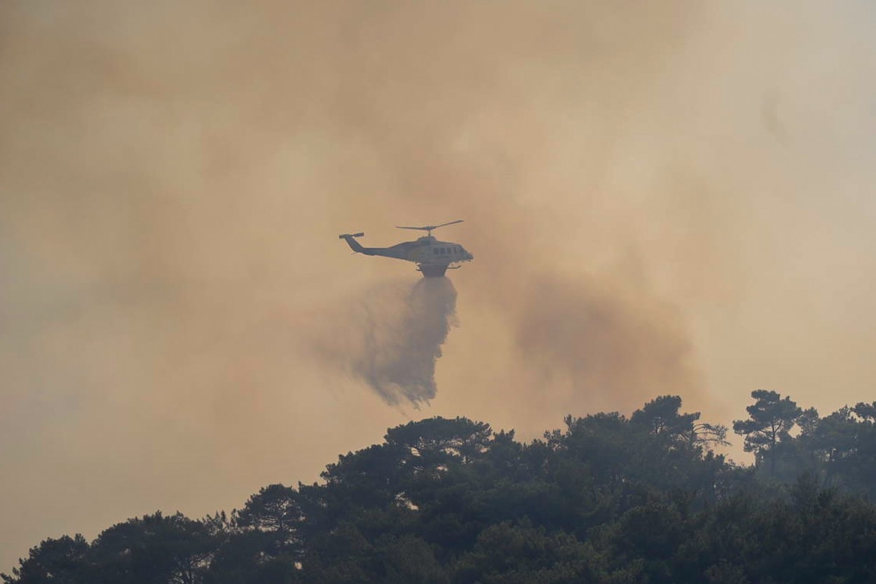 Wildfire On Samos Island Forces Evacuation Of Greek Holiday Resort