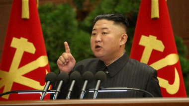 Kim Jong Un face declarații la o reuniune extinsă a celui de-al doilea birou politic al Comitetului central al partidului la cel de-al 8-lea congres al Partidul Muncitorilor din Coreea de Nord.