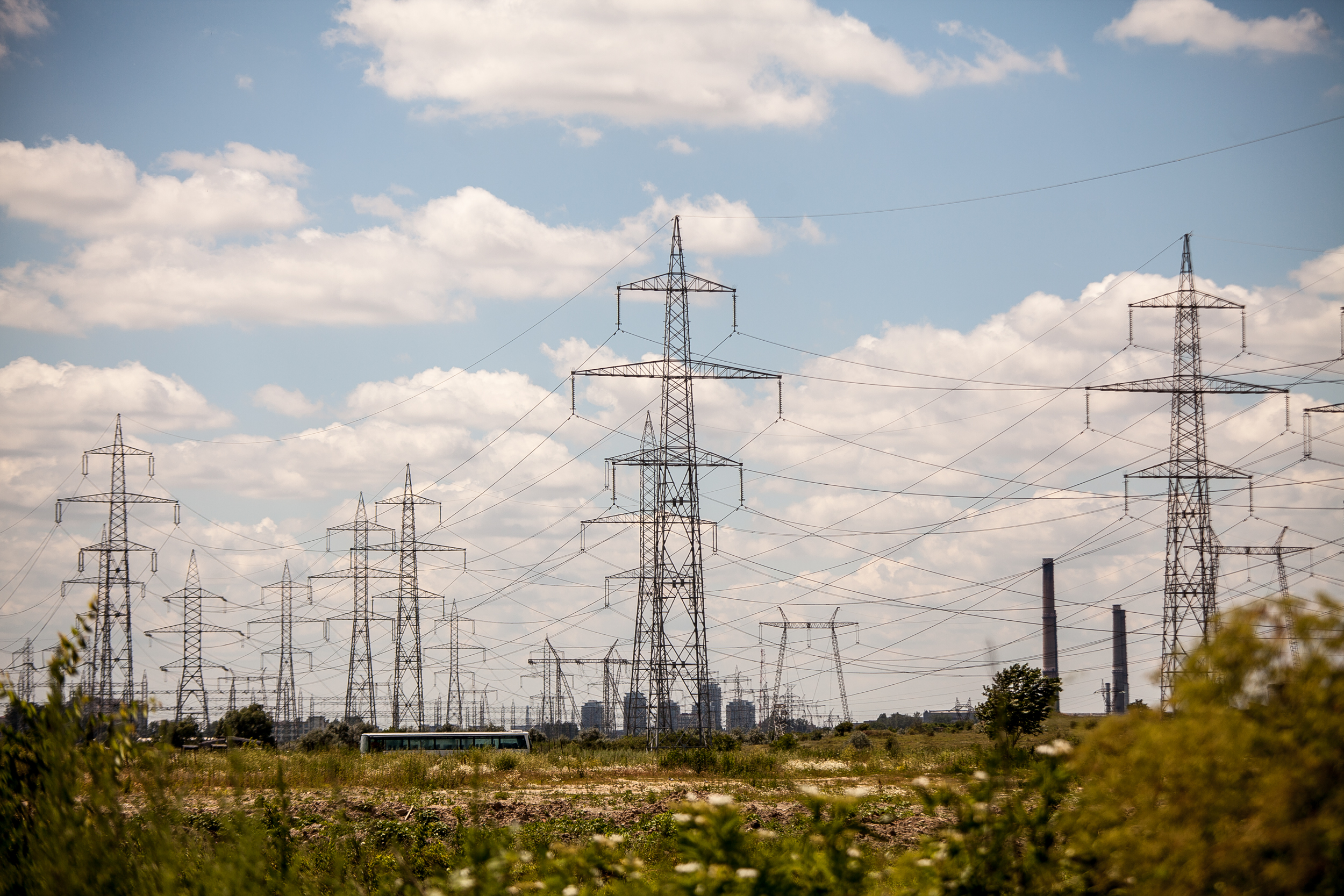 Guvernul a declarat de importanță națională două linii electrice de 400 kV: Ardeal–Moldova și interconectarea cu Republica Moldova