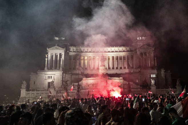EURO 2020 Fans of italy's football team celebrating the victory, Rome, Italy