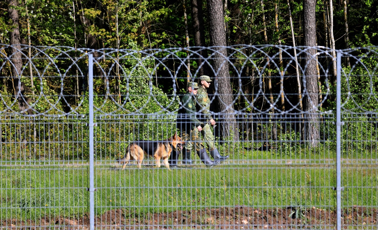 8 țări UE cer măsuri suplimentare de protecţie a frontierelor externe. „Actualul sistem foloseşte în primul rând traficanţilor cinici”