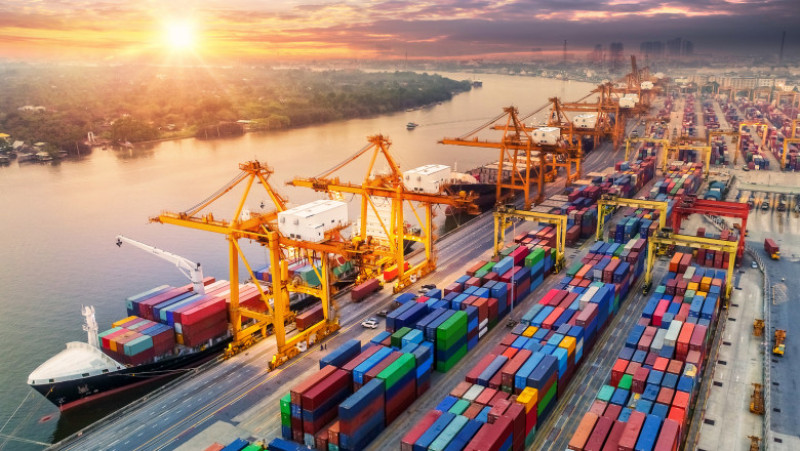 port containere comert naval gettyimages