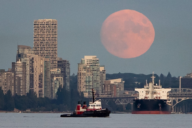 Vancouver Moonrise, Vancouver, Canada - 22 Jul 2021