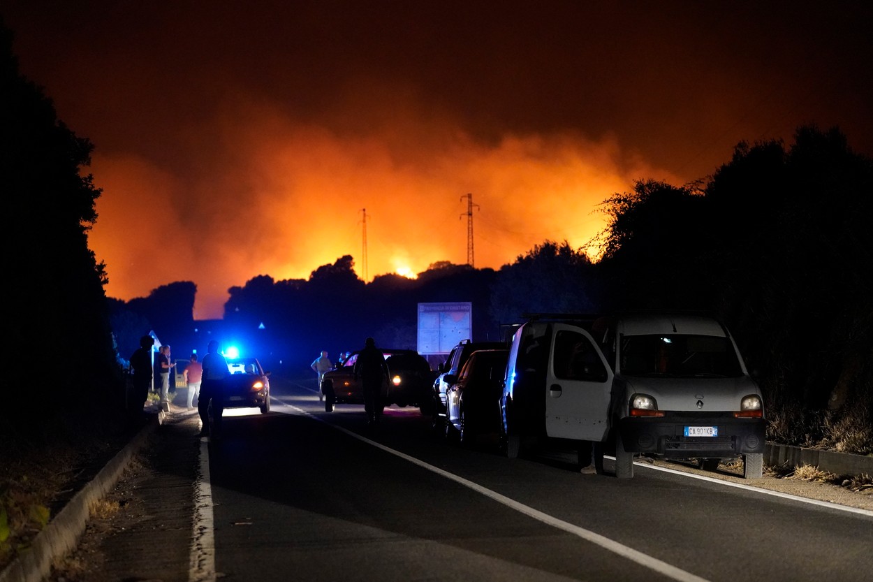 Incendiile puternice în Sardinia nu pot fi ținute sub control. Italia cere ajutorul ţărilor vecine