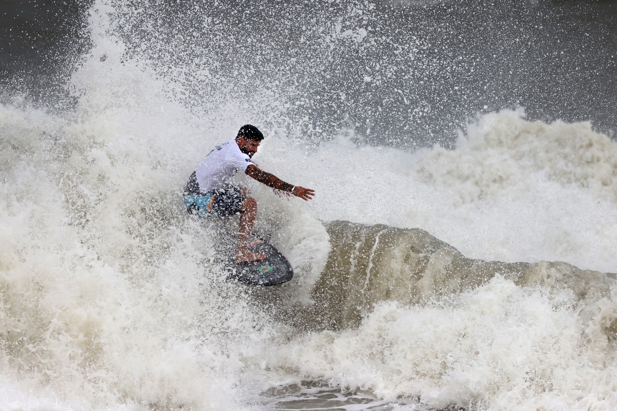 italo Ferreira jo2020 surfing 3profimedia
