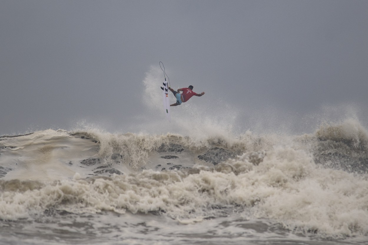 italo Ferreira jo2020 surfing 5profimedia