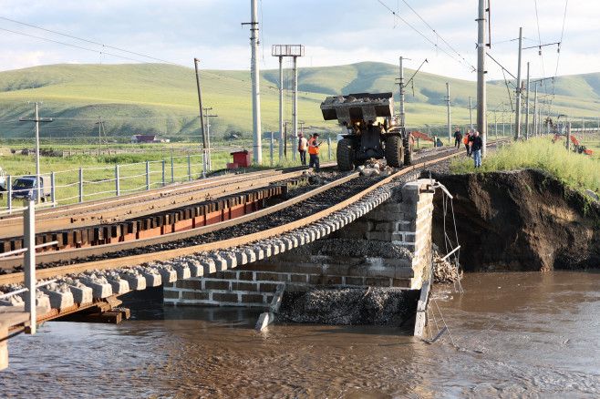 Reconstruction of railway bridge destroyed by flooding in Russia's Transbaikal Territory