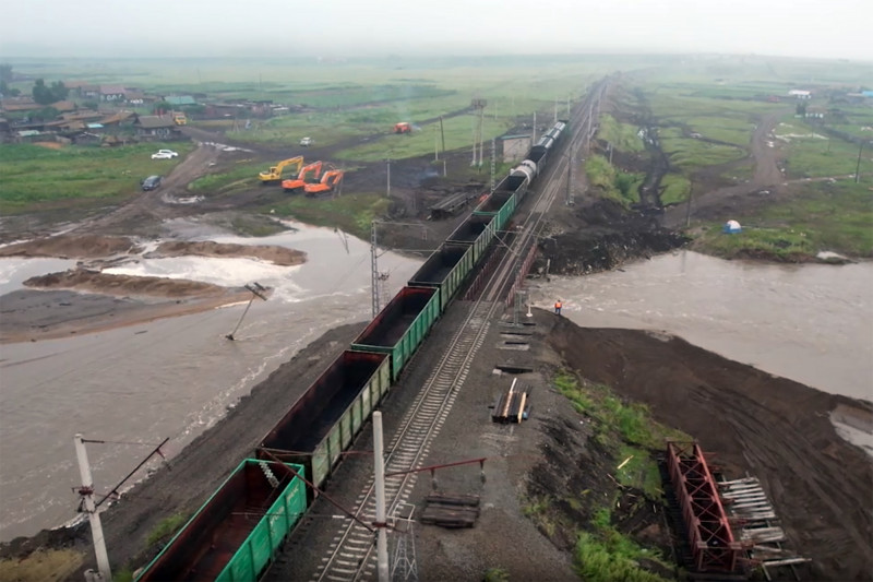 Traffic resumed along restored railway bridge in Russia's Transbaikal Territory