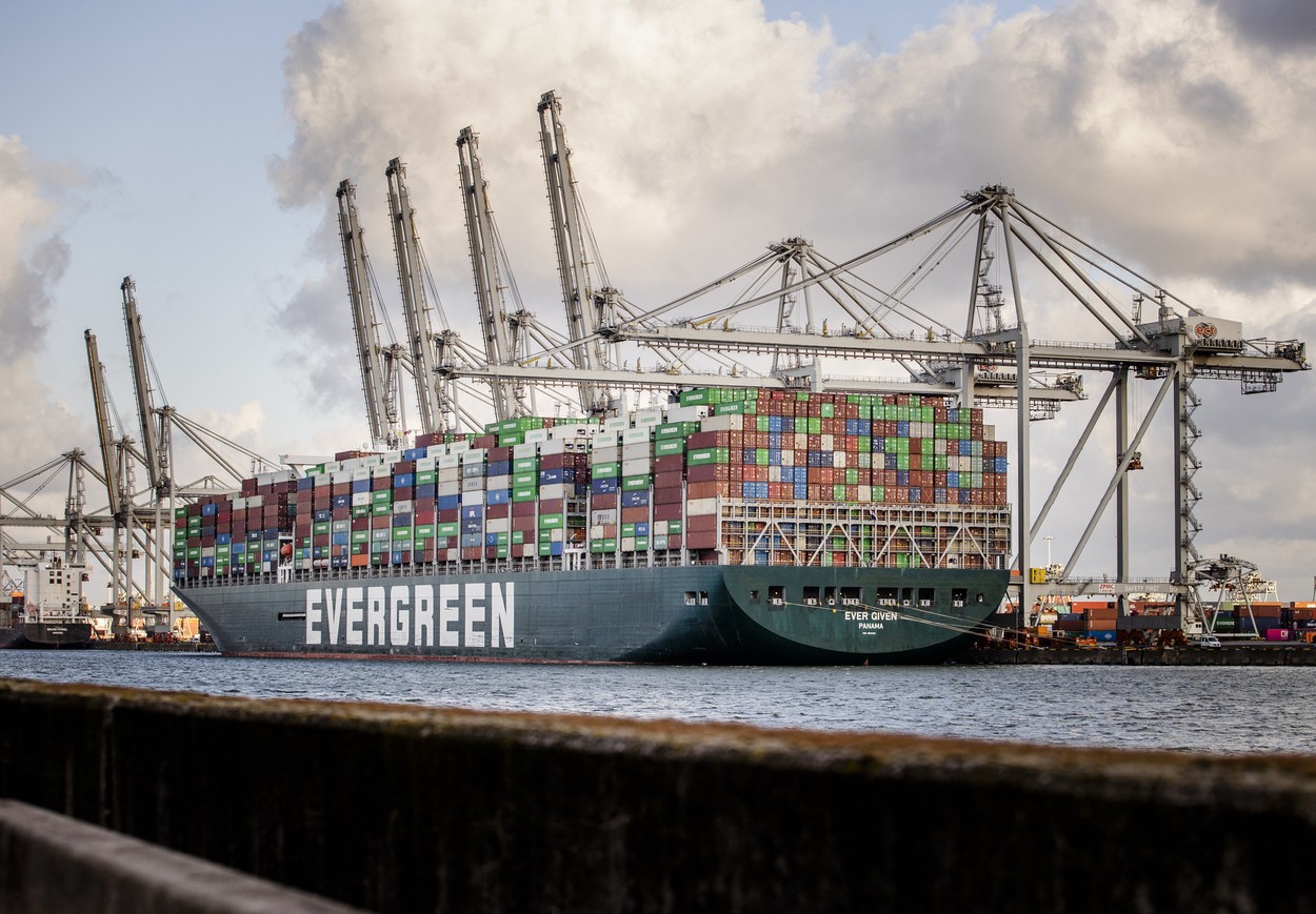 evergiven rotterdam profimedia