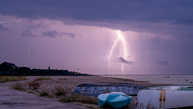 Furtună uscată surprinsă în data de 24 iulie pe plaja din Selsey, foarte aproape de West Sussex, comitatul ceremonial al Angliei.