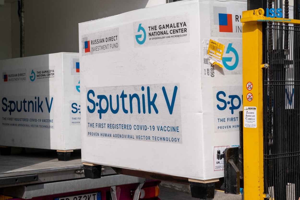 Cum a „tepuit” Rusia zeci de tari sarace cu vaccinul Sputnik. Guvernele se plang ca rusii nu livreaza dozele promise