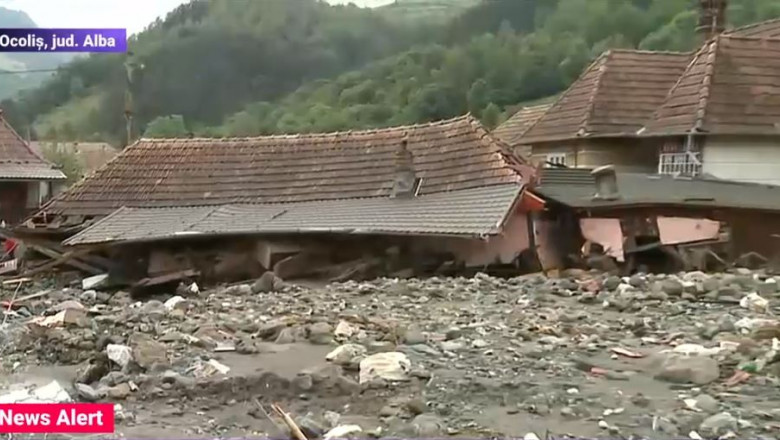 O casă a fost distrusă aproape complet în Ocoliș, județul Alba, cel mai afectat județ de inundații.