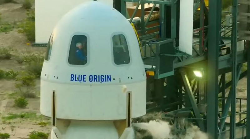 Cei patru astronauți la bordul New Shepard