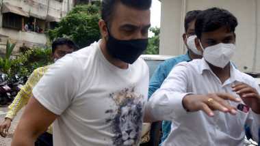 Kundra a fost arestat la locuința sa din Mumbai în 20 iulie