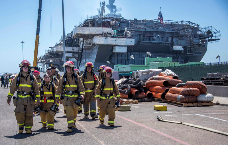 incendiu USS Richard Bonhomme