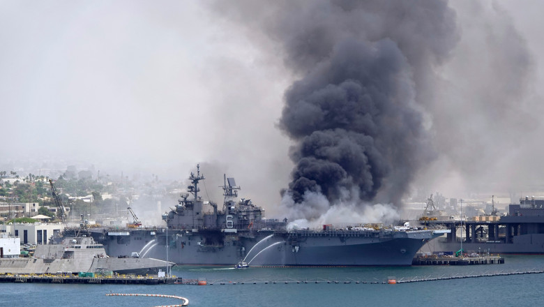 incendiu USS Richard Bonhomme