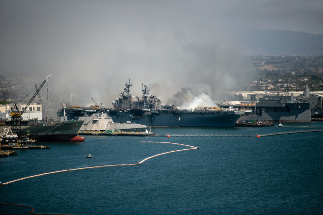 incendiu USS Richard Bonhomme