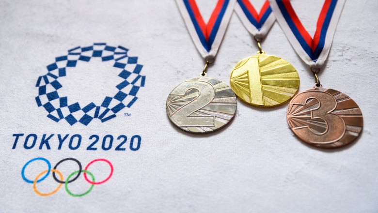 Imagine cu medaliile oferite sportivilor la Jocurile Olimpice de la Tokyo.