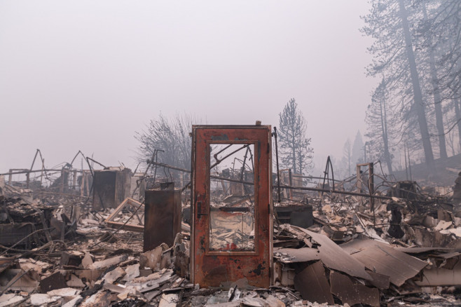 Dezastrul lăsat în urmă de incendiile de vegetație