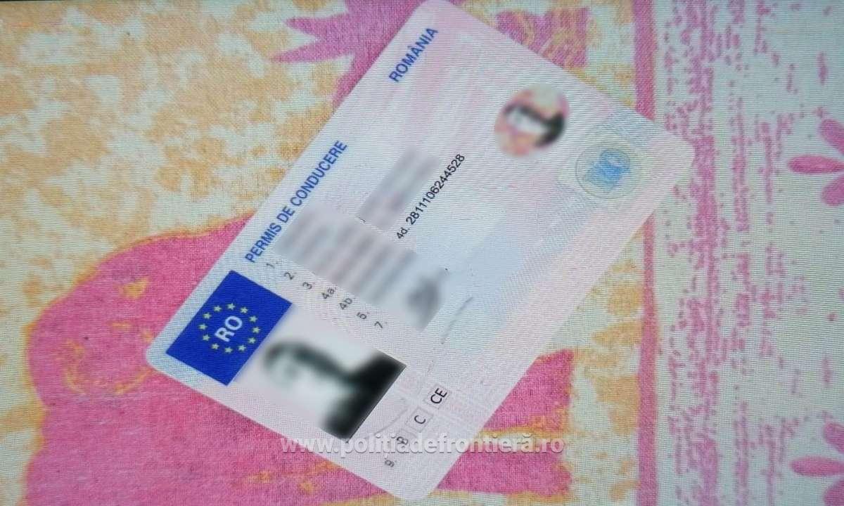 700 de euro pentru un permis de conducere fals. Un tânăr de 19 ani este cercetat după ce a fost prins la frontieră cu documente false